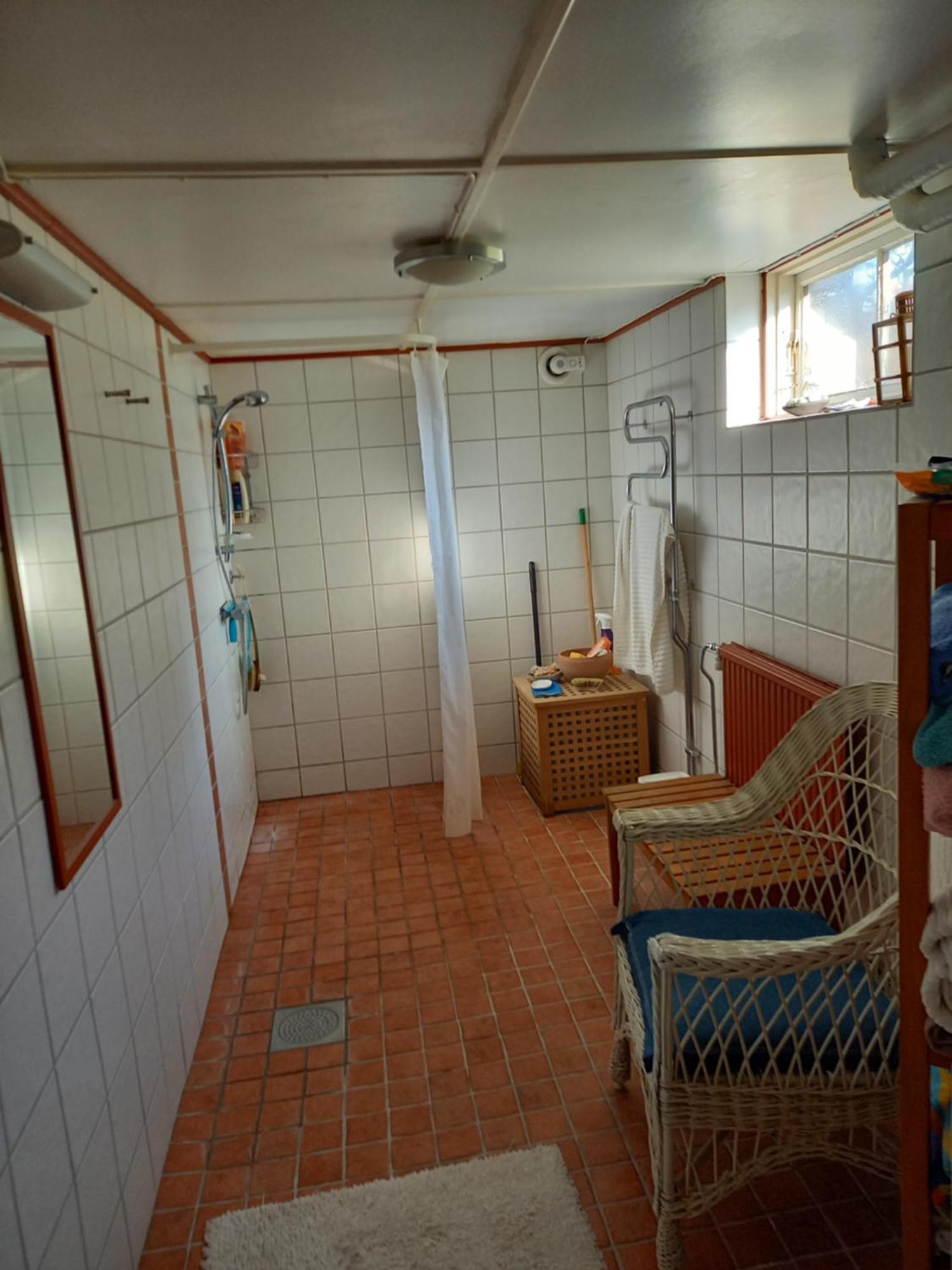 Ljust Boende, Egen Ingang Och Traedgard I Centrum Varberg Exterior photo