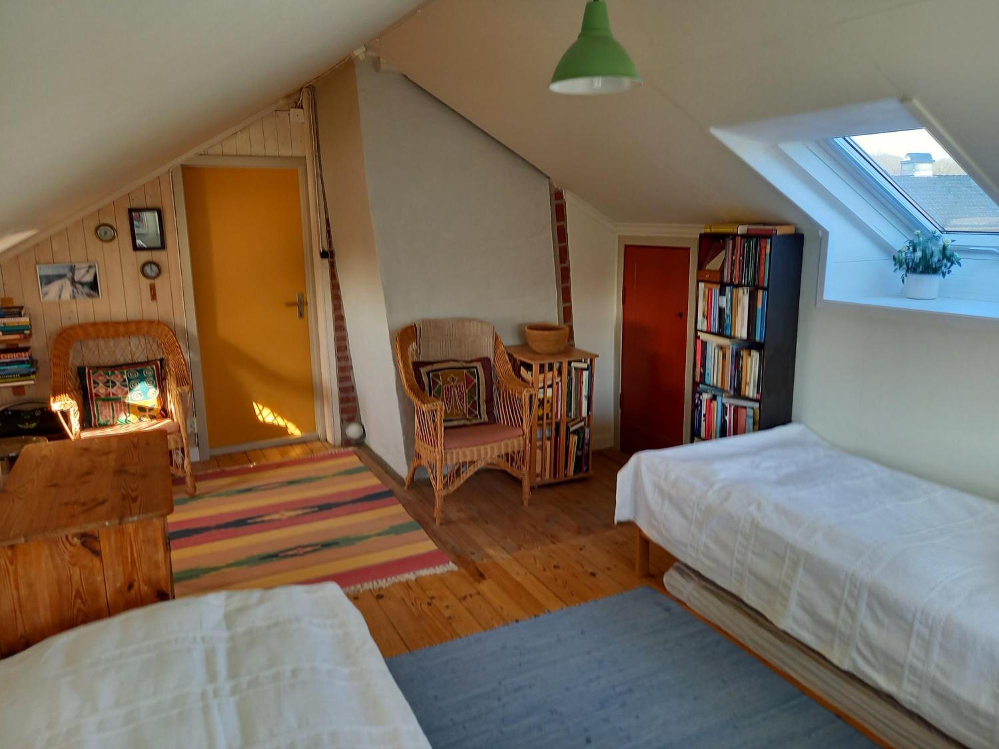 Ljust Boende, Egen Ingang Och Traedgard I Centrum Varberg Exterior photo